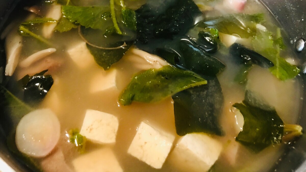 ラディッシュ 葉つき しめじ 豆腐のわかめ味噌汁 レシピ 作り方 By たかまさ 楽天レシピ ラディッシュ 葉つき しめじ 豆腐のわかめ味噌汁 レシピ 作り方 By たかまさ 楽天レシピ